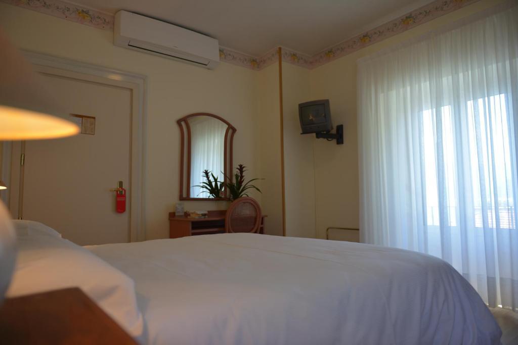 Villa Belvedere Como Lake Relais Ардженьо Стая снимка